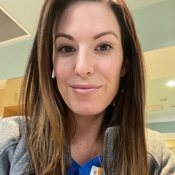 Meet your Posher, Lauren - Picture 2 of 6